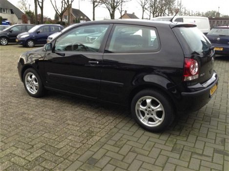 Volkswagen Polo - 1.4-16V Sportline - 1