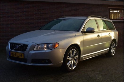 Volvo V70 - 2.4 D5 Kinetic '10 Navi Leder Xenon - 1