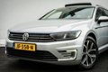 Volkswagen Passat Variant - 1.4 TSI GTE Panoramadak/ Discover Pro navigatie/ Ergo stoel/ Full led/ P - 1 - Thumbnail