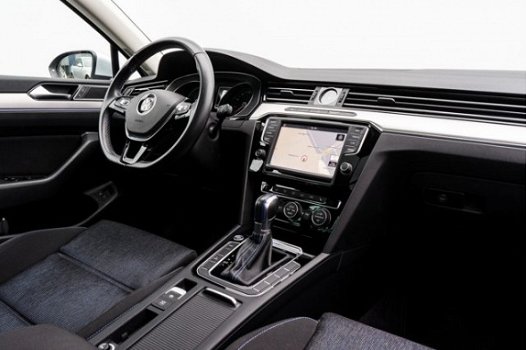 Volkswagen Passat Variant - 1.4 TSI GTE Panoramadak/ Discover Pro navigatie/ Ergo stoel/ Full led/ P - 1