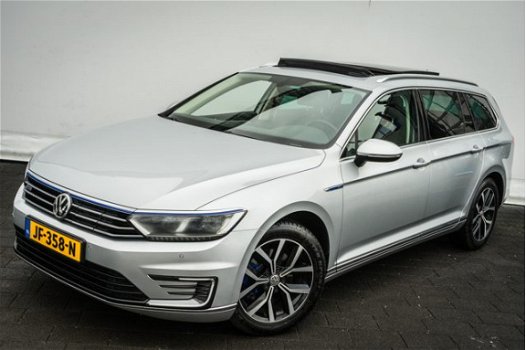 Volkswagen Passat Variant - 1.4 TSI GTE Panoramadak/ Discover Pro navigatie/ Ergo stoel/ Full led/ P - 1