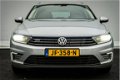 Volkswagen Passat Variant - 1.4 TSI GTE Panoramadak/ Discover Pro navigatie/ Ergo stoel/ Full led/ P - 1 - Thumbnail