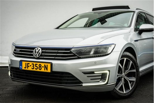 Volkswagen Passat Variant - 1.4 TSI GTE Panoramadak/ Ex btw/ Discover Pro navigatie/ Ergo stoel/ Ful - 1