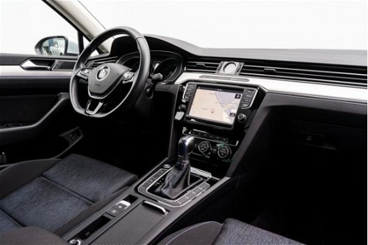 Volkswagen Passat Variant - 1.4 TSI GTE Panoramadak/ Ex btw/ Discover Pro navigatie/ Ergo stoel/ Ful - 1