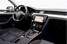 Volkswagen Passat Variant - 1.4 TSI GTE Panoramadak/ Ex btw/ Discover Pro navigatie/ Ergo stoel/ Ful