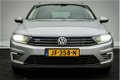 Volkswagen Passat Variant - 1.4 TSI GTE Panoramadak/ Ex btw/ Discover Pro navigatie/ Ergo stoel/ Ful - 1 - Thumbnail