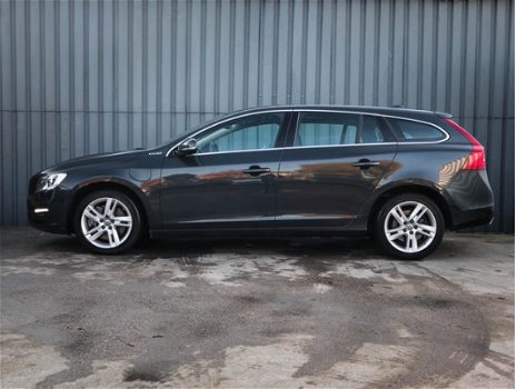 Volvo V60 - 2.4 D6 AWD, Prijs incl. Plug-In Hybrid Momentum, 1 Ste Eigenaar, Dealer Onderhoud., NL-A - 1