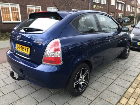 Hyundai Accent - 1.4i Dynamic met airco en stuurbekr - 1