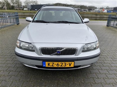 Volvo V70 - 2.4 5 cylinder Youngtimer van 2e eigenaar volledig dealer onderhouden - 1