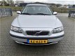 Volvo V70 - 2.4 5 cylinder Youngtimer van 2e eigenaar volledig dealer onderhouden - 1 - Thumbnail