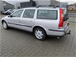 Volvo V70 - 2.4 5 cylinder Youngtimer van 2e eigenaar volledig dealer onderhouden - 1 - Thumbnail