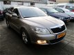 Skoda Octavia Combi - 2.0 TDI 140pk DSG met Navi/Xenon/Trekhaak - 1 - Thumbnail