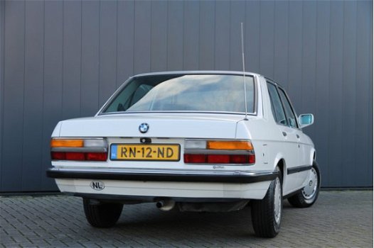 BMW 5-serie - 518i / ORG. NL AUTO / 1E EIGENAAR / 121000 KM - 1