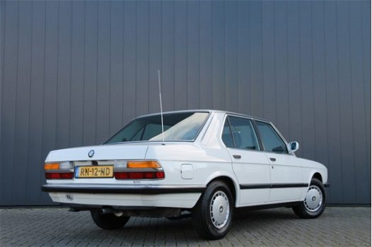 BMW 5-serie - 518i / ORG. NL AUTO / 1E EIGENAAR / 121000 KM - 1