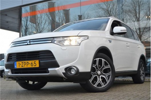 Mitsubishi Outlander - 2.0 PHEV Exec. X-Line, Ex Btw, Xenon, 18 Inch, Camera, Leder 1-2, Navigatie, - 1