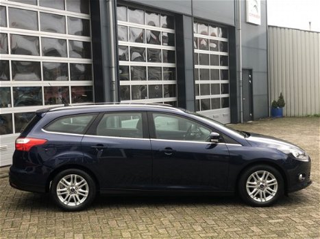 Ford Focus Wagon - 1.0 EcoBoost Titanium | Trekhaak | Navi | Parkeersensoren | Airco | Bluetooth | - 1