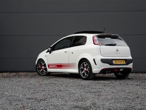 Abarth Punto Evo - 1.4 Turbo 165pk | G-tech sportuitlaat | pano | 17 inch - 1