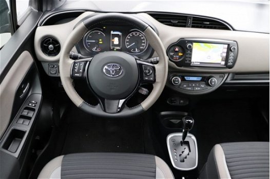 Toyota Yaris - 1.5 Hybrid Bi-Tone Plus Navigatie-cruise control-16 inch - 1