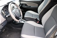 Toyota Yaris - 1.5 Hybrid Bi-Tone Plus Navigatie-cruise control-16 inch