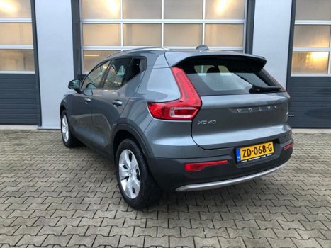 Volvo XC40 - 2.0 T4 Momentum / Navi / LM / LED - 1