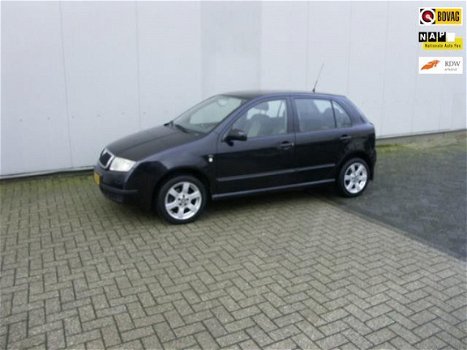 Skoda Fabia - 1.4 Comfort '02, 197000 KM, NWE. APK EN DISTR. KETTING - 1