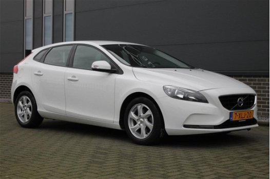 Volvo V40 - 1.6 T2 / 120 PK / Trekhaak / Navigatie / 1e Eigenaar / Dealer Onderhouden - 1