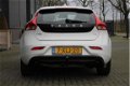 Volvo V40 - 1.6 T2 / 120 PK / Trekhaak / Navigatie / 1e Eigenaar / Dealer Onderhouden - 1 - Thumbnail