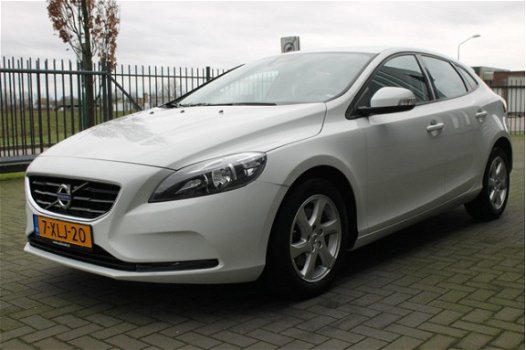 Volvo V40 - 1.6 T2 / 120 PK / Trekhaak / Navigatie / 1e Eigenaar / Dealer Onderhouden - 1