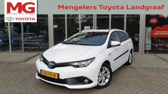 Toyota Auris Touring Sports - 1.8 Hybrid 136pk CVT Dynamic ACTIE van € 21.950 voor € 19.950 - 1