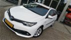 Toyota Auris Touring Sports - 1.8 Hybrid 136pk CVT Dynamic ACTIE van € 21.950 voor € 19.950 - 1 - Thumbnail