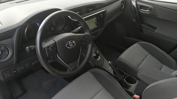 Toyota Auris Touring Sports - 1.8 Hybrid 136pk CVT Dynamic ACTIE van € 21.950 voor € 19.950 - 1