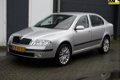 Skoda Octavia - 1.6 Ambiente Sport - 1 - Thumbnail