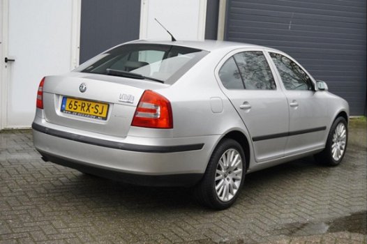 Skoda Octavia - 1.6 Ambiente Sport - 1