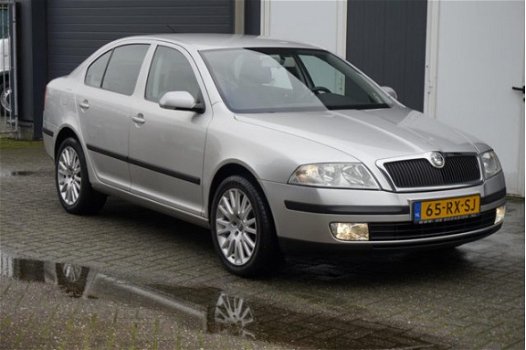 Skoda Octavia - 1.6 Ambiente Sport - 1