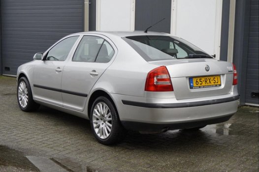 Skoda Octavia - 1.6 Ambiente Sport - 1