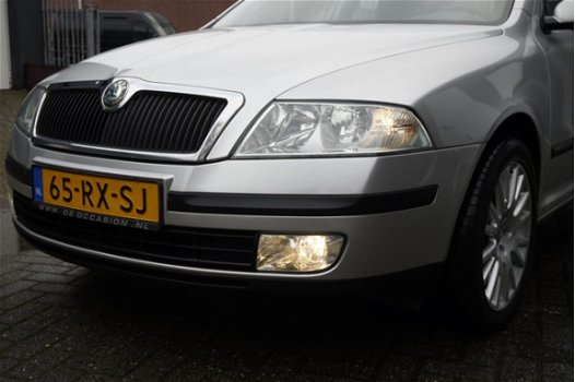 Skoda Octavia - 1.6 Ambiente Sport - 1