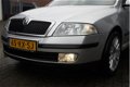 Skoda Octavia - 1.6 Ambiente Sport - 1 - Thumbnail