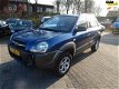 Hyundai Tucson - 2.0 CRDi Dynamic Airco Boekjes N.A.P APK 29-1-2021 - 1 - Thumbnail