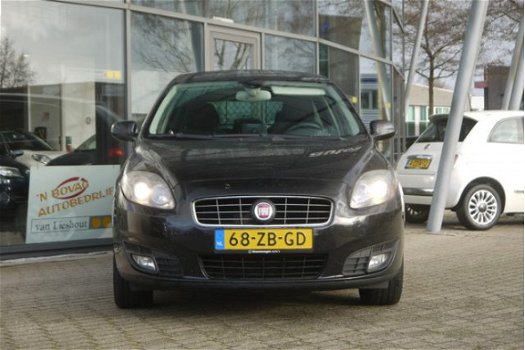 Fiat Croma - 2.2-16V Corporate AUTOMAAT Nav/Climate/PDC - 1