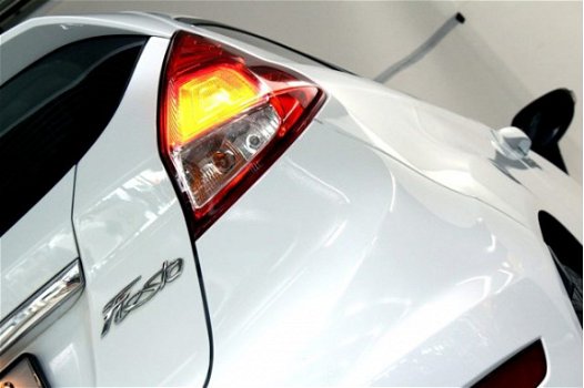 Ford Fiesta - 1.0 EcoBoost Titanium AUTOMAAT BLUETH LED PDC ECC '14 - 1