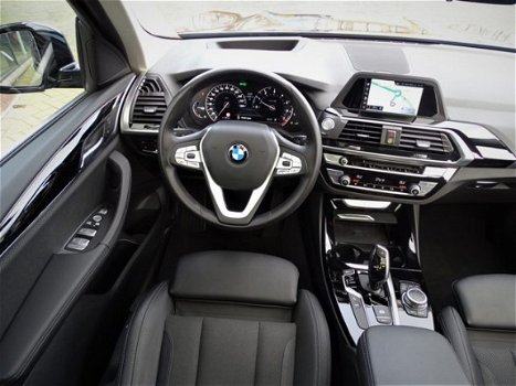 BMW X3 - xDrive20i Exe. X-Line Pano.dak Elek.Trekhaak Nav. Hifi Head-up Led 19