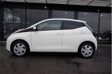 Toyota Aygo - 1.0 VVT-i 69pk 5D x-play Airco / Camera