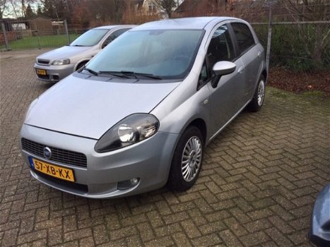 Fiat Punto - 1.4 5DR GRANDE Dynamic - 1