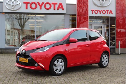 Toyota Aygo - 1.0 5 DEURS X-PLAY AIRCO CAMERA BLUETOOTH - 1