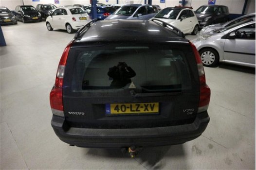 Volvo V70 - 2.4 D5 Edition II leer / apk / nieuw model - 1