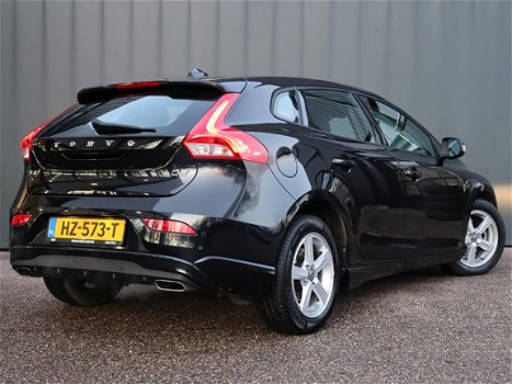 Volvo V40 - D2 Kinetic / Navigatie / Park Assist - 1