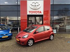 Toyota Aygo - Aspiration Red NAVI