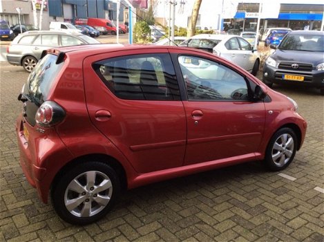 Toyota Aygo - Aspiration Red NAVI - 1