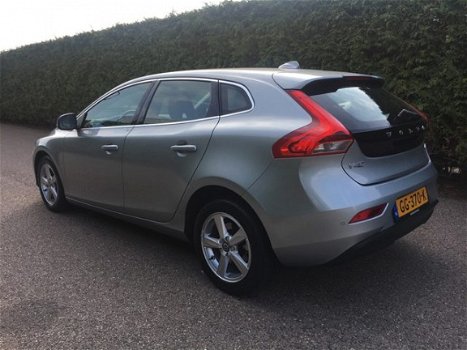 Volvo V40 - T2 Momentum Automaat Navigatie - 1