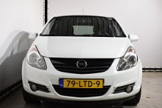 Opel Corsa - 1.4 16V 3-deurs Color Edition | 17" LMV zwart | AIRCO | CRUISE CONTROL | TREKHAAK | BLU